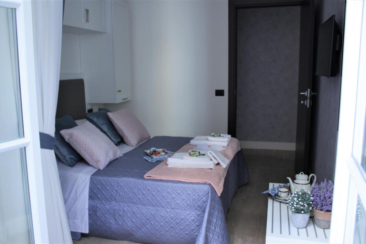 Napoli Mariana Luxury Apartment ภายนอก รูปภาพ